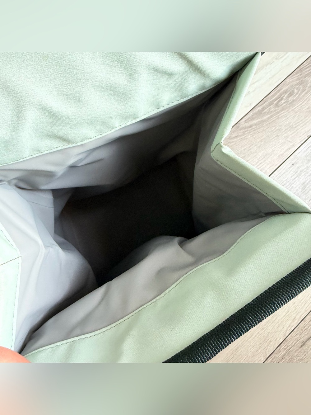 YETI Daytrip Lunch Bag in a retired light green shade - Picture 6 of 7